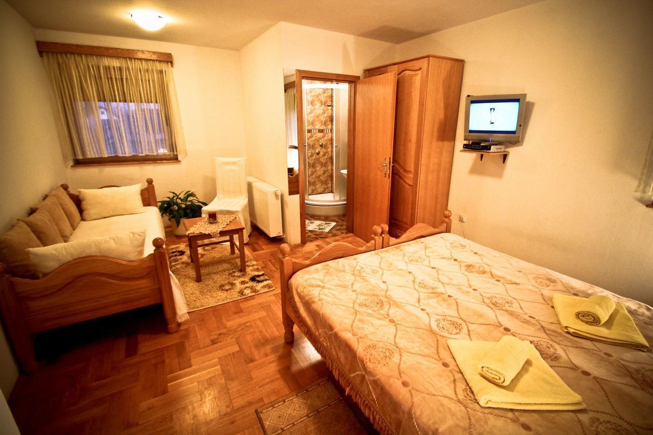 Kod Ribica Bed and Breakfast Jasenovac Buitenkant foto